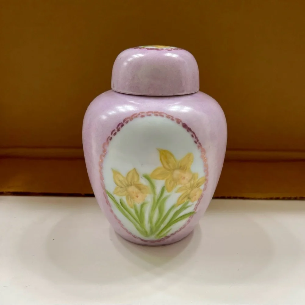 Vintage 1974  Signed Lavender Pink Flowers Ginger Jar Vase With Lid‎ Les Vases